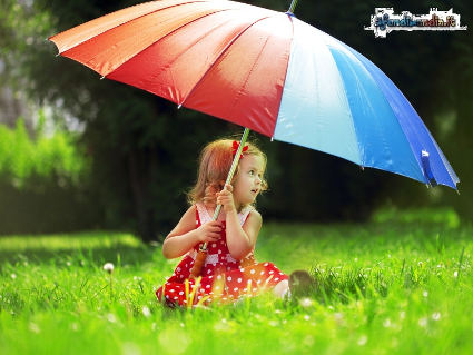 sereni, allegri, divertiti, bimba, ombrello, sole