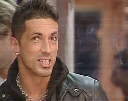 grande fratello 6, ceccano, frosinone, ciociaro, rozzo, vita, burino, coatto, rude, forza, muscoli, gel, capello, amore, tentare, laura, approccio