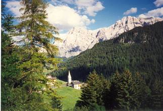 valle, verde, montagna, alberi, sempreverdi, costruzione, umana, chiesa, paesino