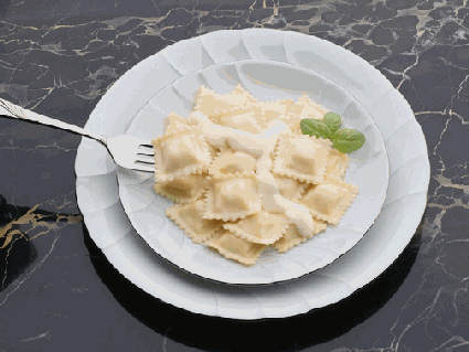 ravioli, panna, ripieno, pasta, uovo, condimento, basilico, burro, salvia, quadrati, semi luna, cottura